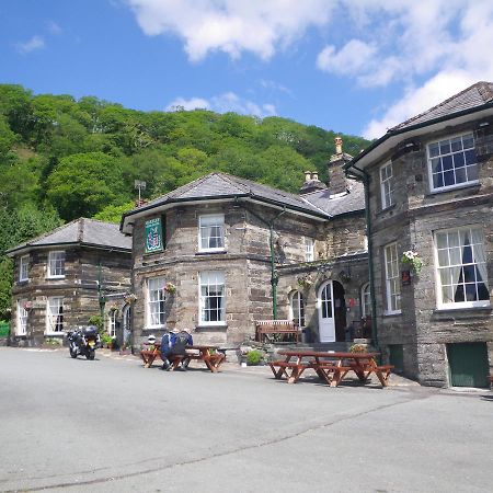 ホテル The Oakeley Arms Maentwrog エクステリア 写真