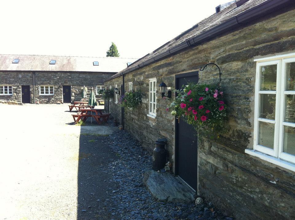 ホテル The Oakeley Arms Maentwrog エクステリア 写真